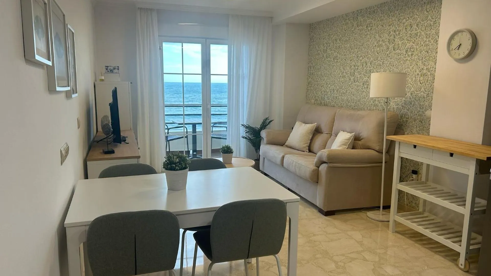 Apartment Maravilloso Apartamento En Primera Linea De Playa Con Vistas Al Mar En Caleta De Velez 2 C