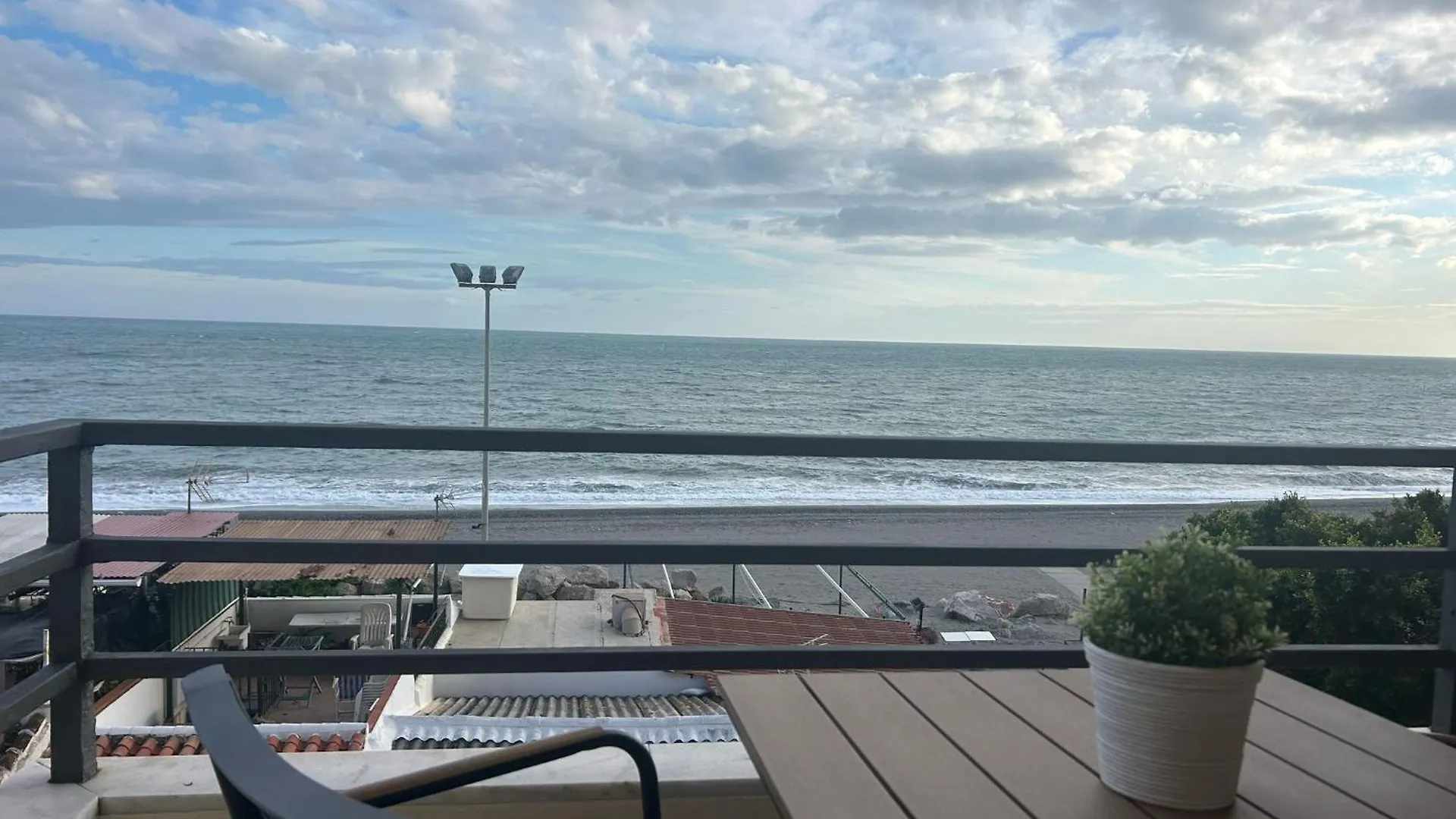 Апартаменты Maravilloso Apartamento En Primera Linea De Playa Con Vistas Al Mar En Caleta De Velez 2 C Испания
